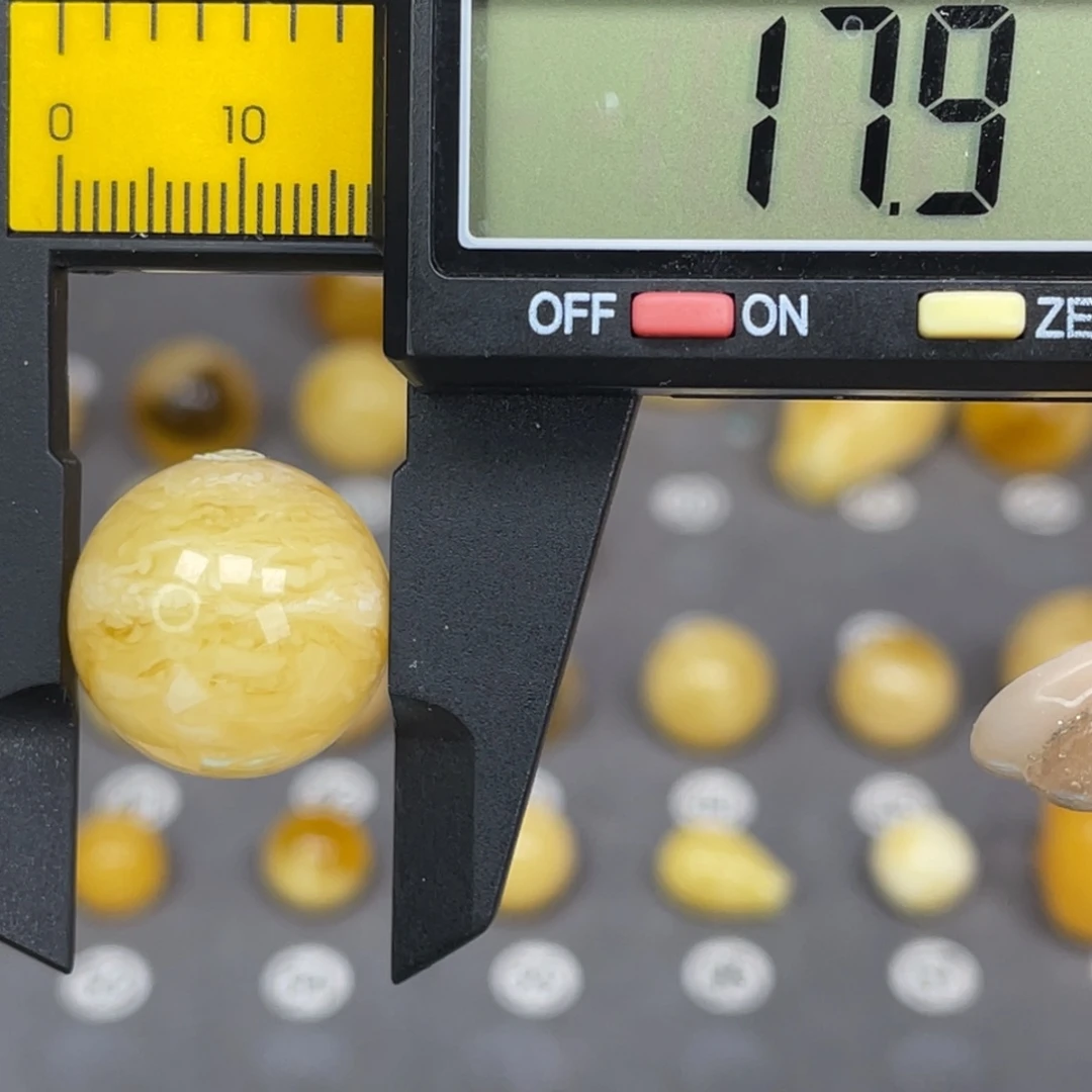 琥珀未镶嵌裸石62