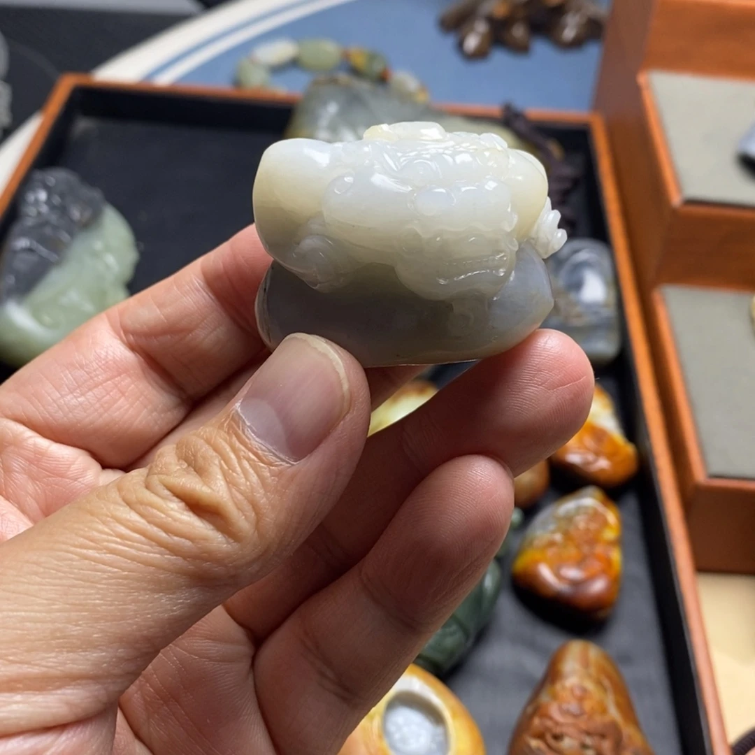 神***仔和田玉未镶嵌把件