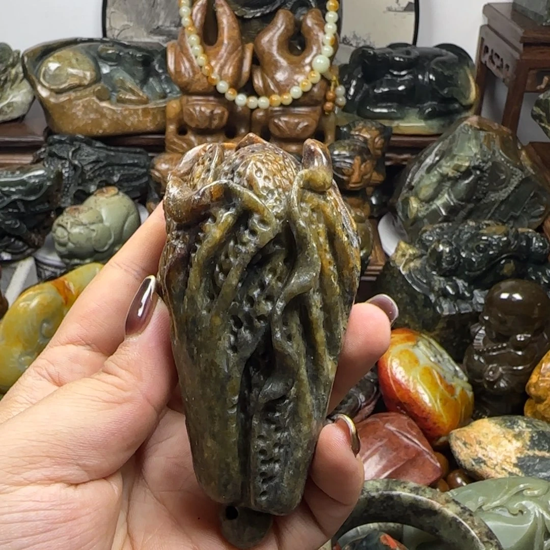 未镶嵌透闪石质玉珠宝奇石