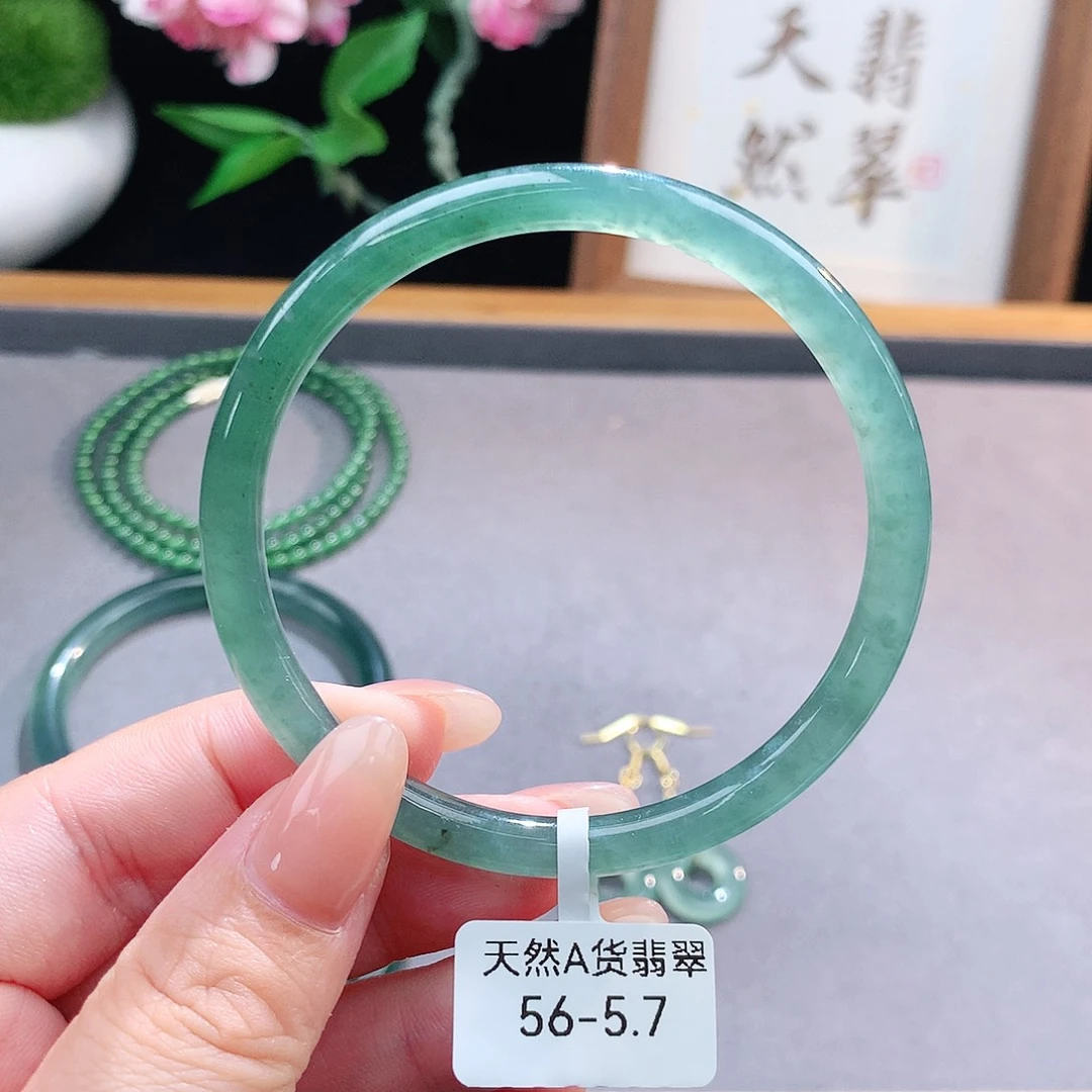 未镶嵌手镯（圆镯）翡翠