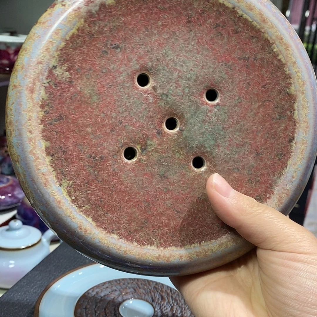 淡****钧瓷杯和一件金球银杯