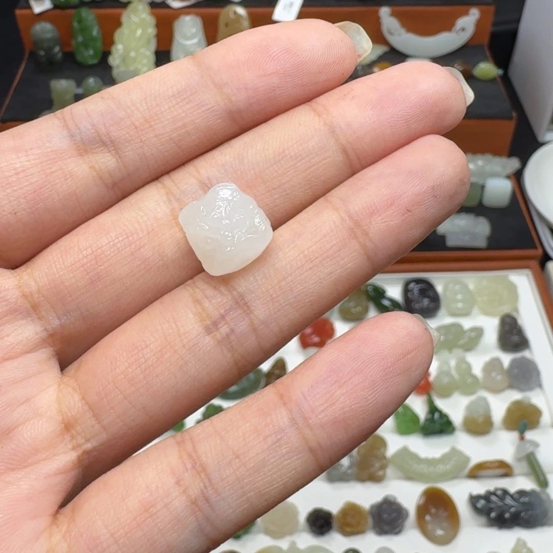 和田玉未镶嵌颈饰叮*咚通孔不退不换