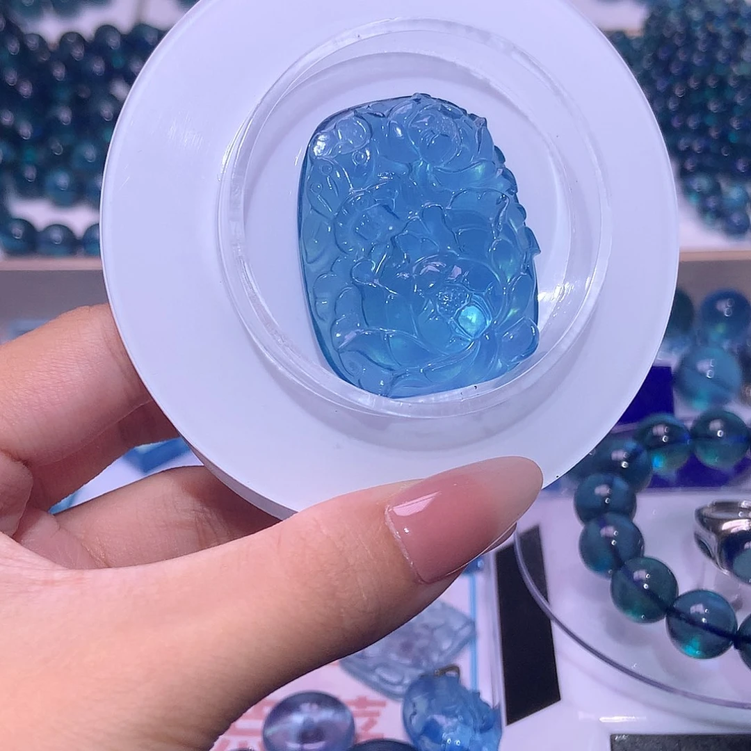 未镶嵌手串水晶依*魔鬼蓝莲花吊坠1020元 打孔不退换