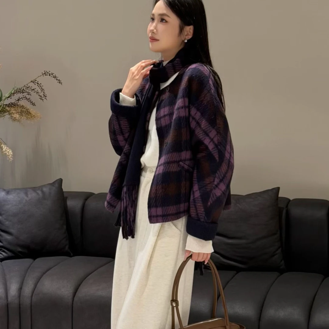 冬季女士百搭复古格纹围巾款短款呢外套