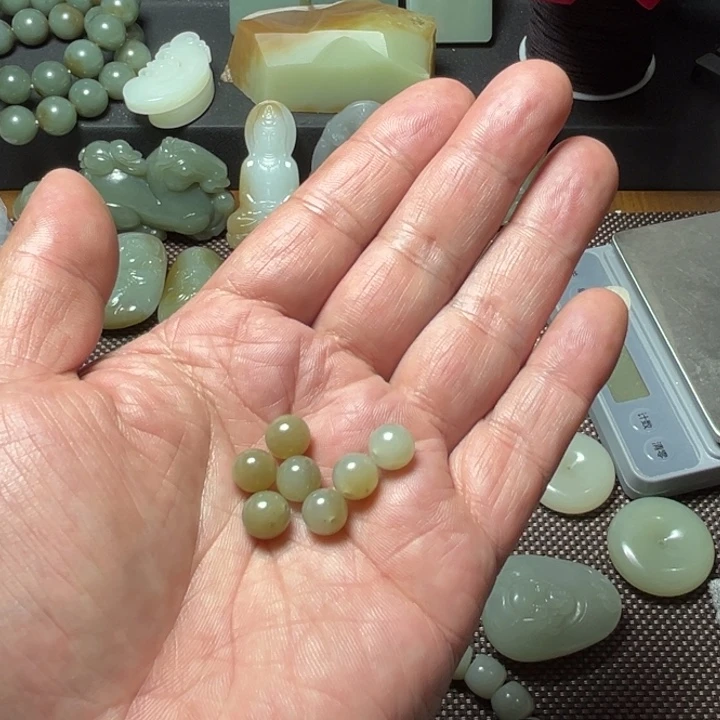 随****和田玉（糖玉）未镶嵌挂件