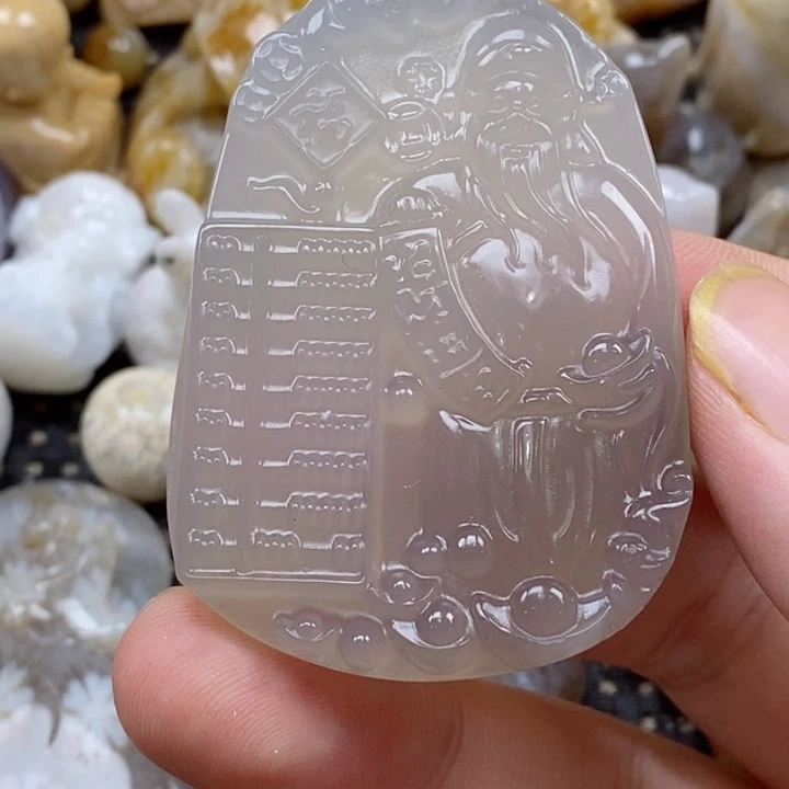 颈饰未镶嵌石英质玉