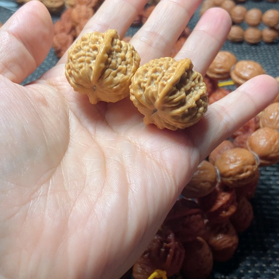 风***子吊坠文玩核桃玲珑一对