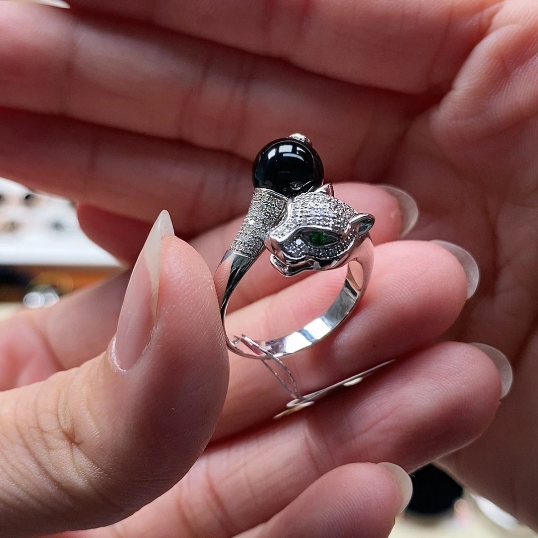 翡翠戒指18K金镶嵌豹子头