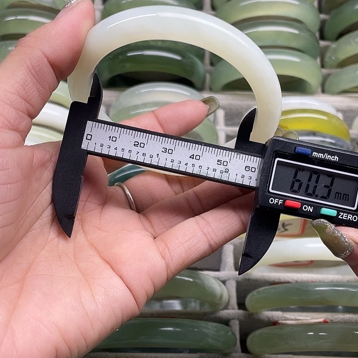 蛇纹石玉未镶嵌手镯16