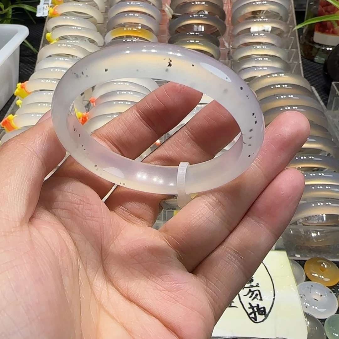 玛瑙/玉髓未镶嵌手镯漂沙