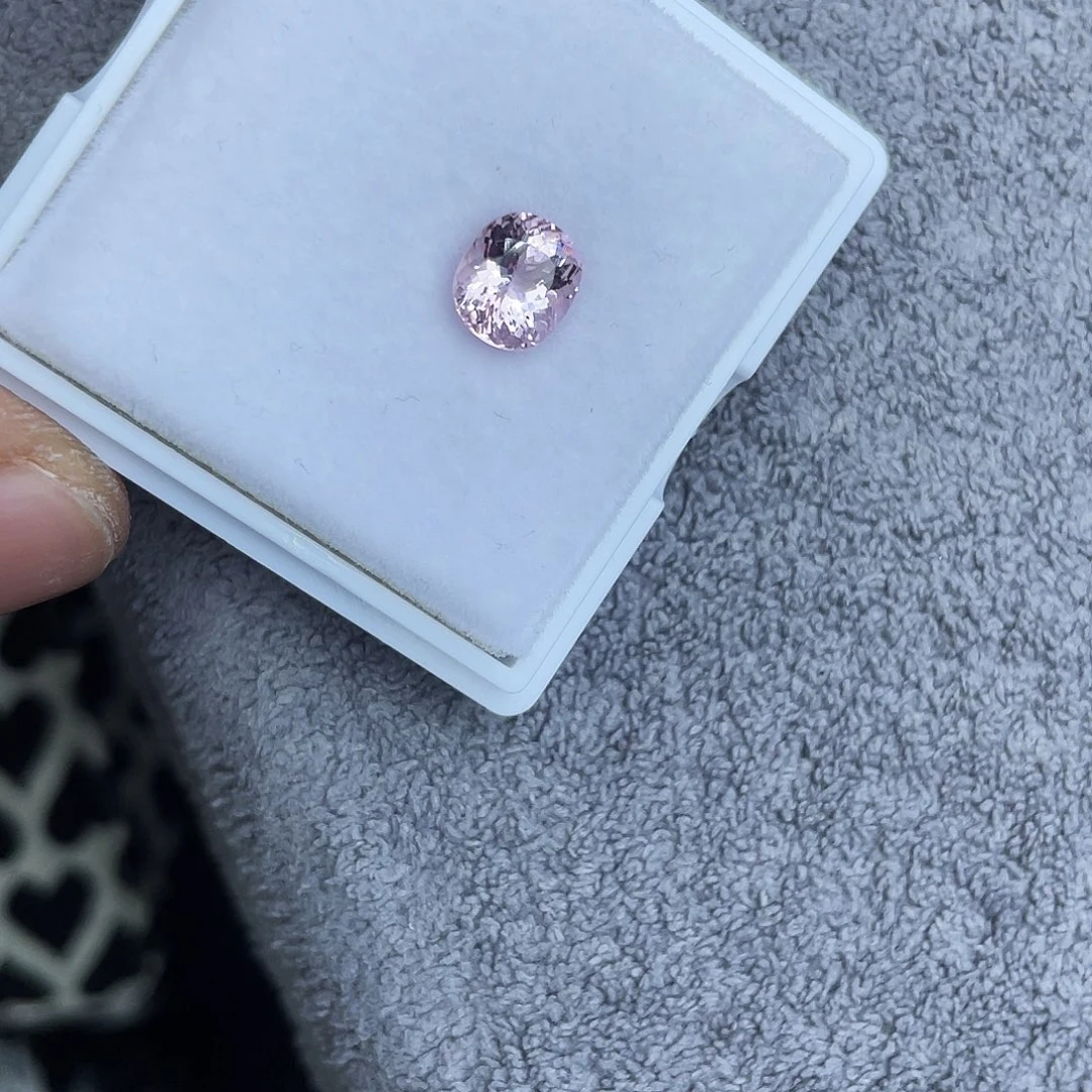绿柱石（摩根石）裸石1.5Ct。