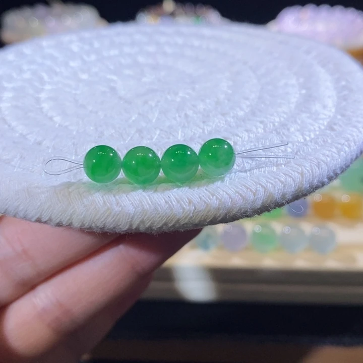 翡翠未镶嵌颈饰多样性发其一