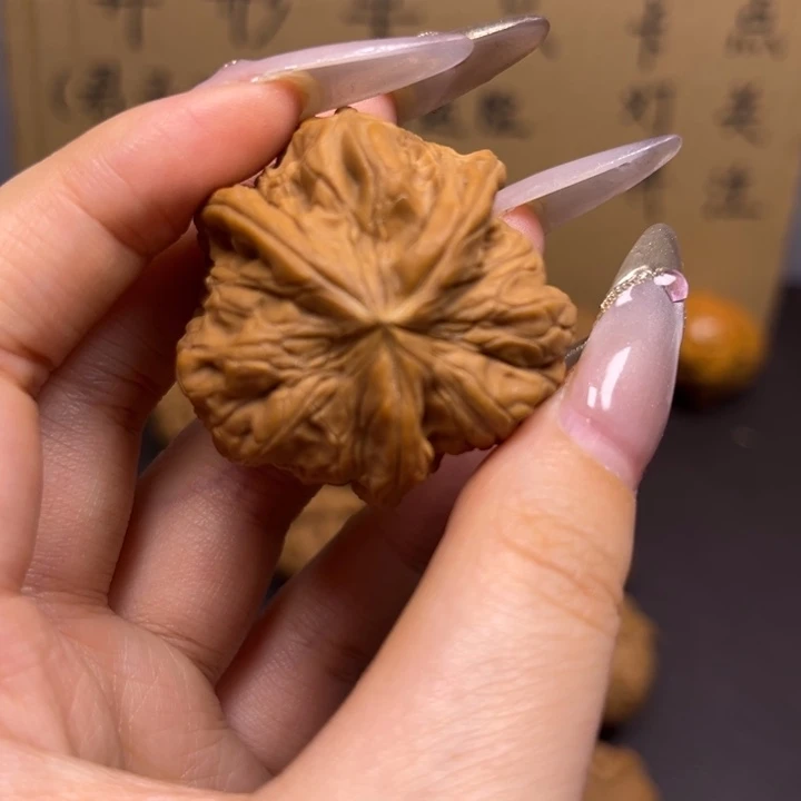 飞***翔菩提籽类三棱单只异型有瑕