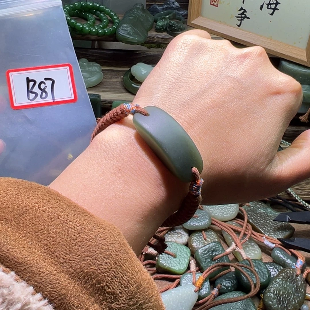 和田玉（糖玉）未镶嵌颈饰