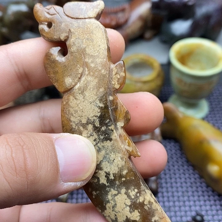 未镶嵌蛇纹石玉颈饰