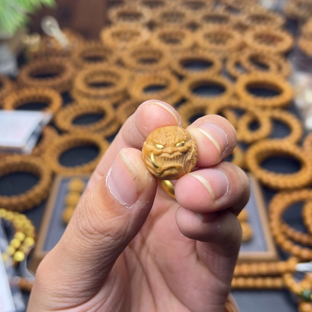 郭***涛手串猴头核桃毒牙