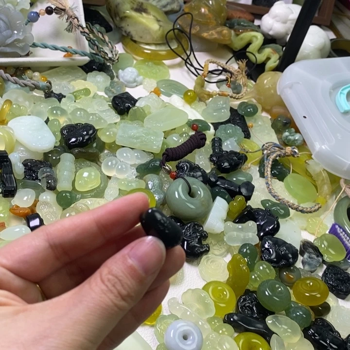 蛇纹石玉合金颈饰