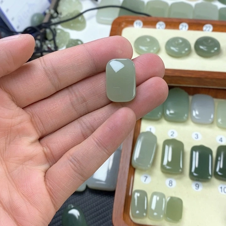 和田玉颈饰未镶嵌施