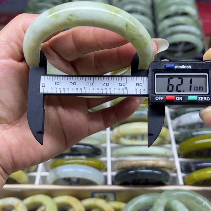 蛇纹石玉未镶嵌手镯60