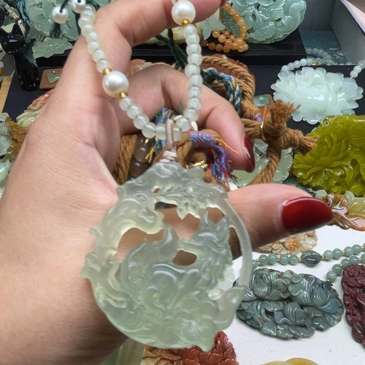 蛇纹石玉未镶嵌颈饰