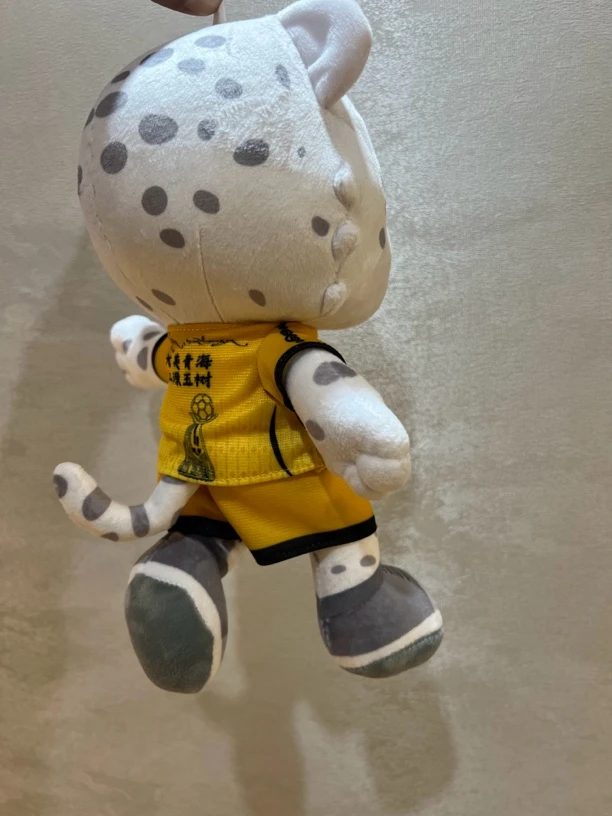 玉树牦牛队“吉祥物-毛绒雪豹”