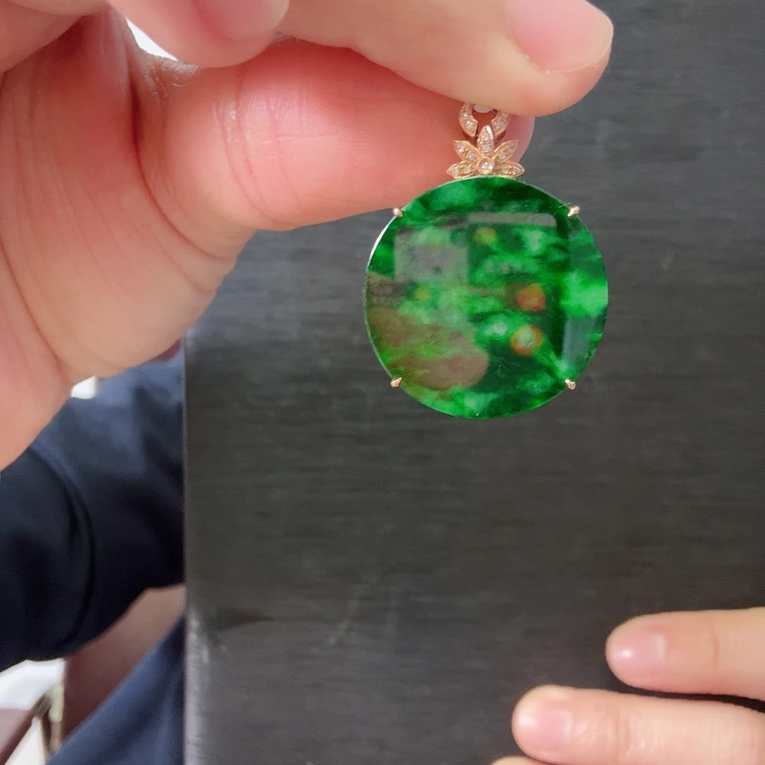 颈饰18K金镶嵌翡翠仓库