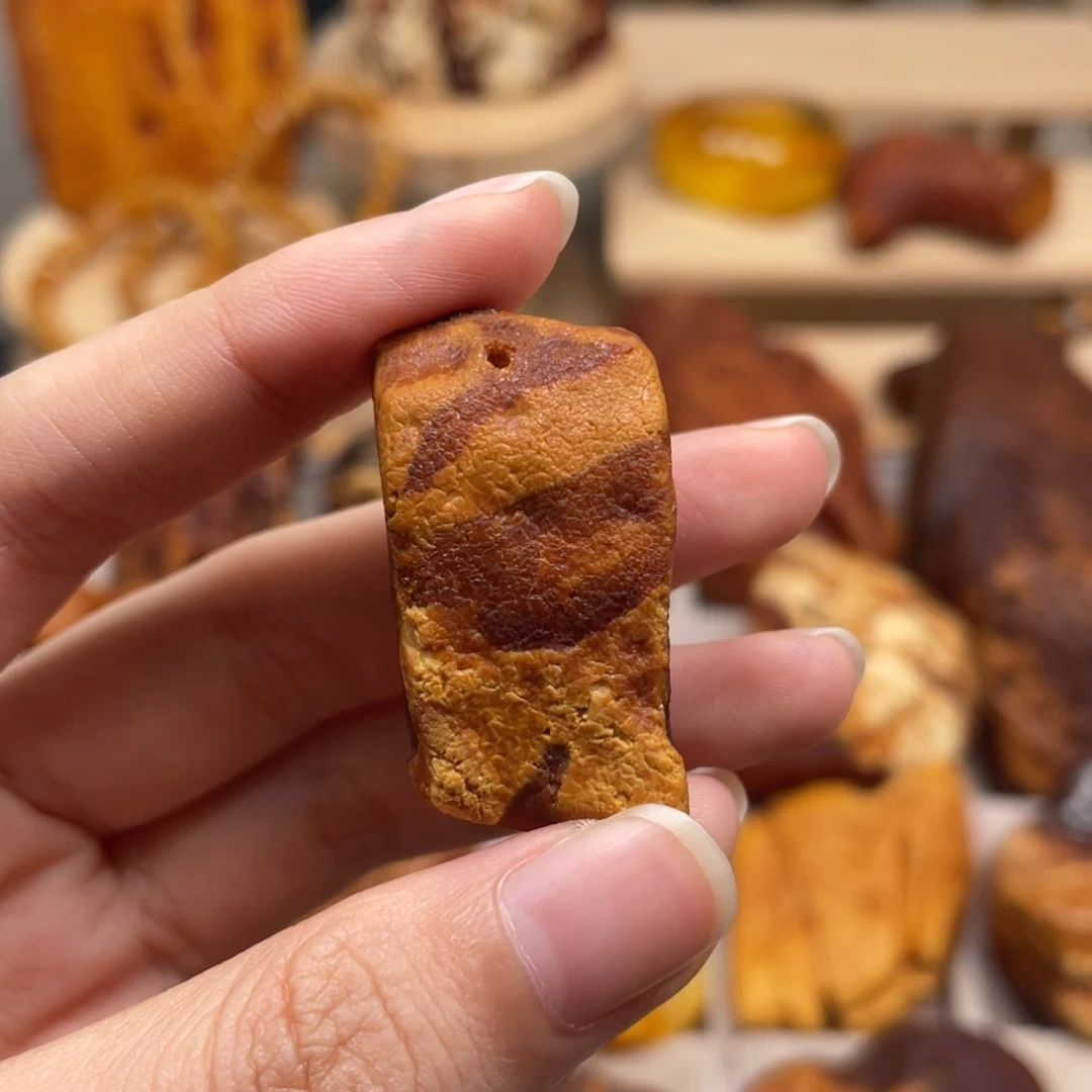 琥珀未镶嵌珠宝奇石