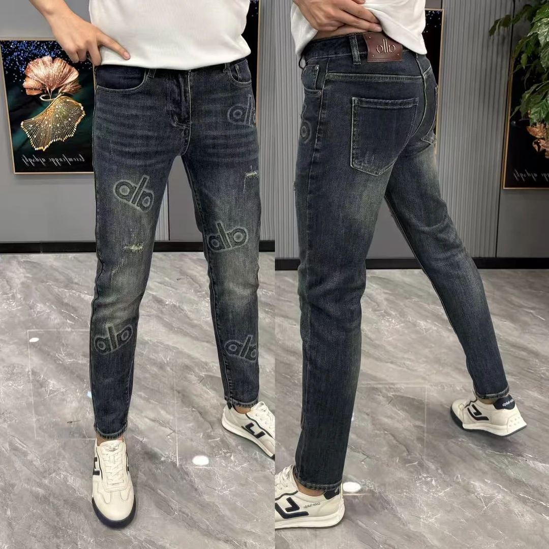 男生牛仔裤秋季新款时尚潮流刺绣百搭小脚裤修身显瘦男款裤子舒适