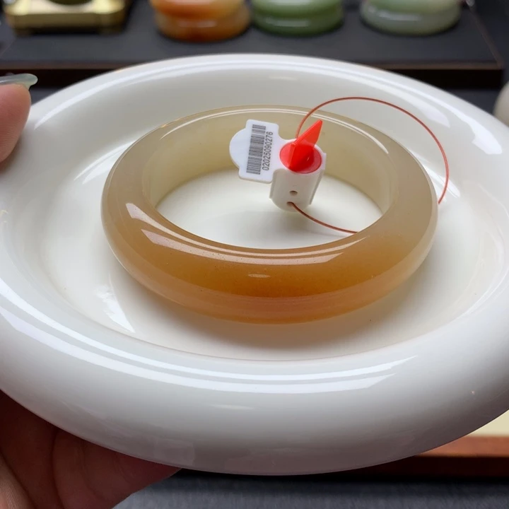 未镶嵌手镯石英质玉