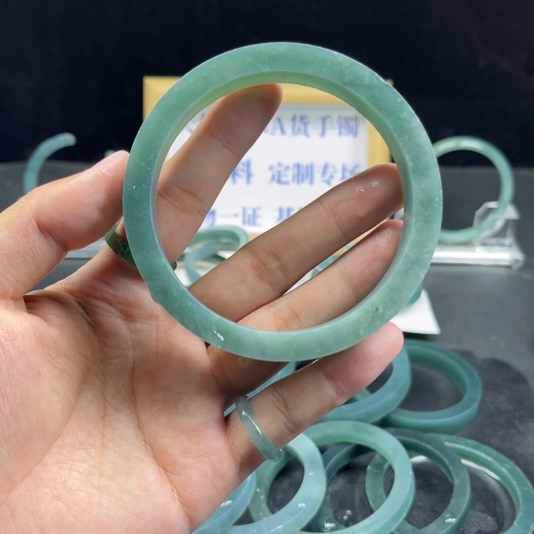 周***谁翡翠未镶嵌手镯手镯