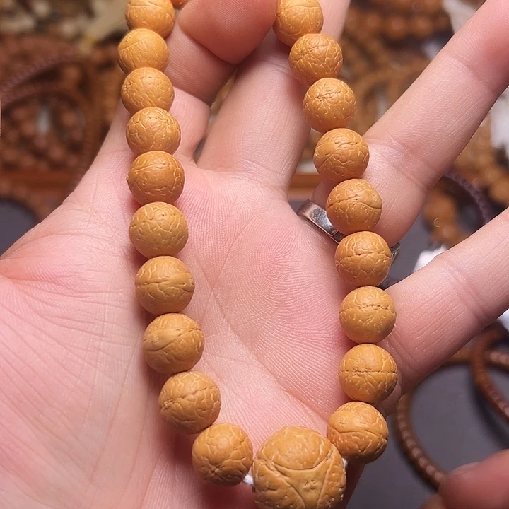 刘****手串猴头核桃猴头雕刻精工小凤眼手持一串