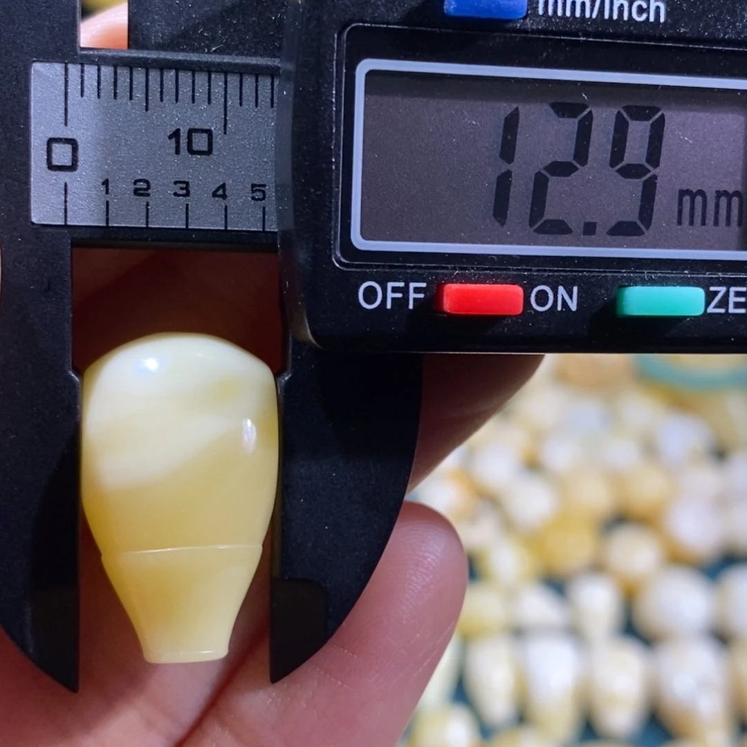 蜜蜡裸石未镶嵌微瑕