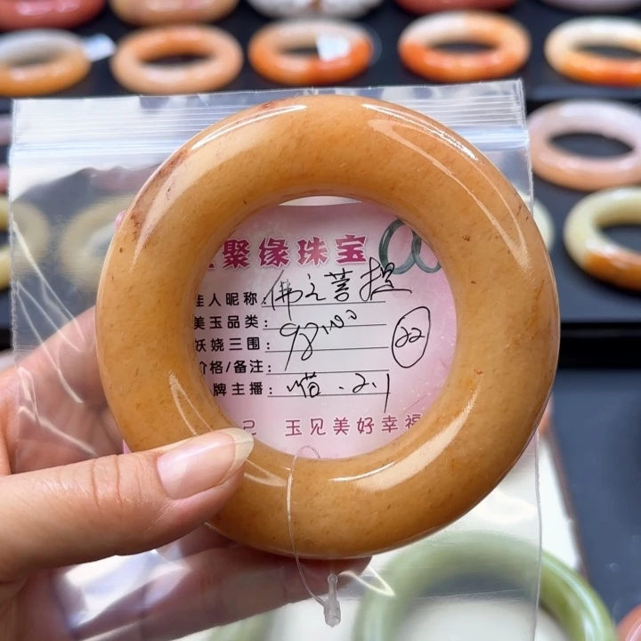 石英质玉手镯未镶嵌佛***?
