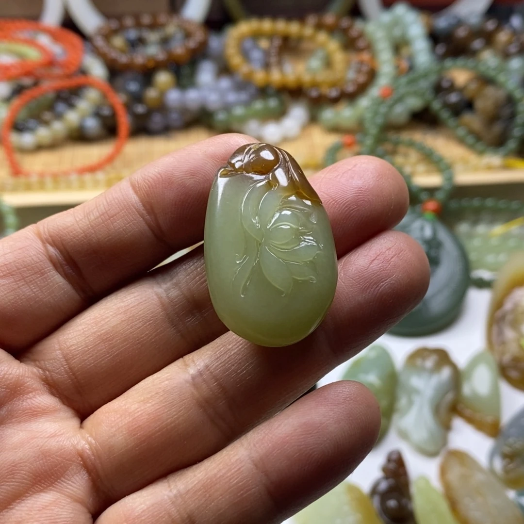 和田玉（糖玉）颈饰未镶嵌