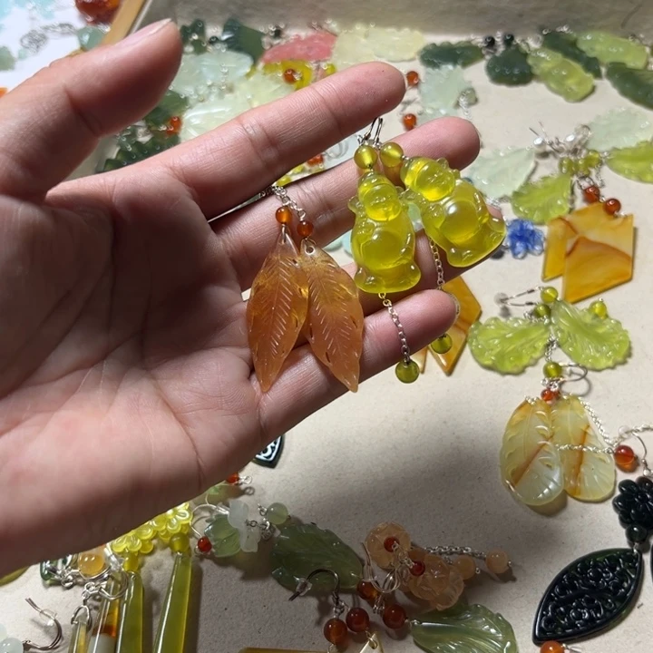 合金蛇纹石玉耳饰