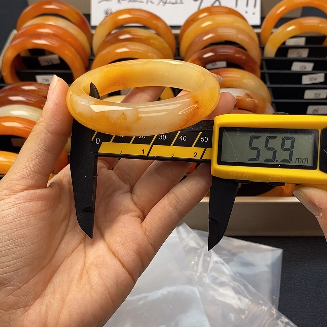 未镶嵌石英质玉（黄龙玉）手镯153号茄子山金沙老油红如血黄龙