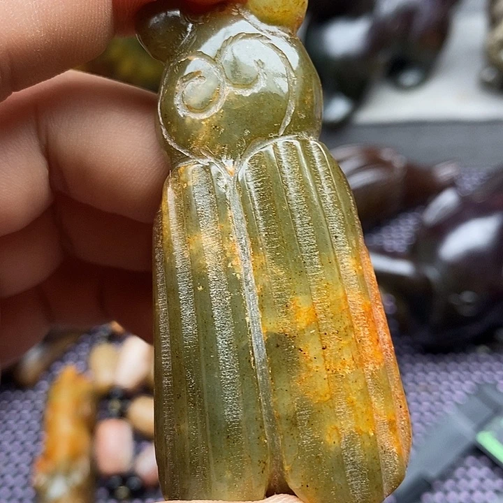 未镶嵌蛇纹石玉颈饰