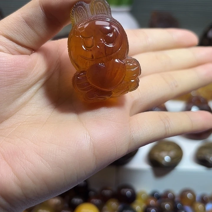 未镶嵌琥珀裸石拉布布