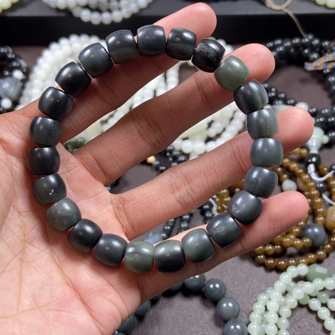 和田玉未镶嵌把件