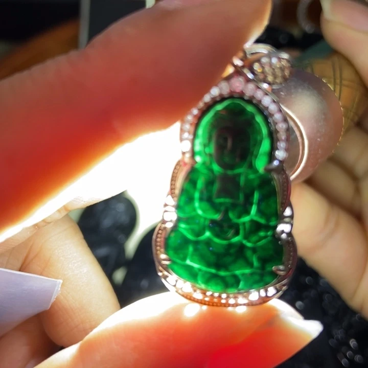 翡翠颈饰未镶嵌墨翠