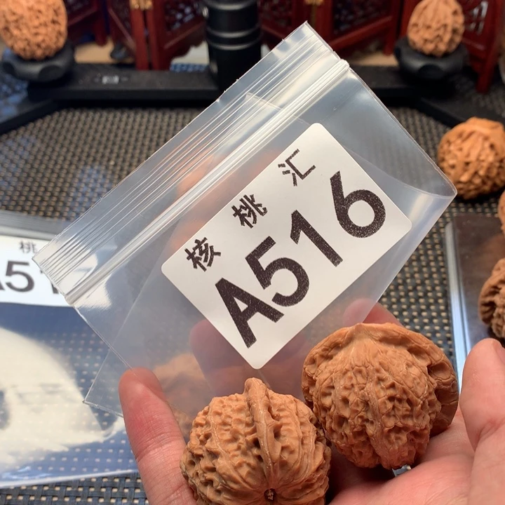 杜***克文玩核桃吊坠血麒麟