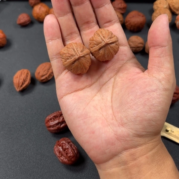 文玩核桃吊坠罗汉三棱