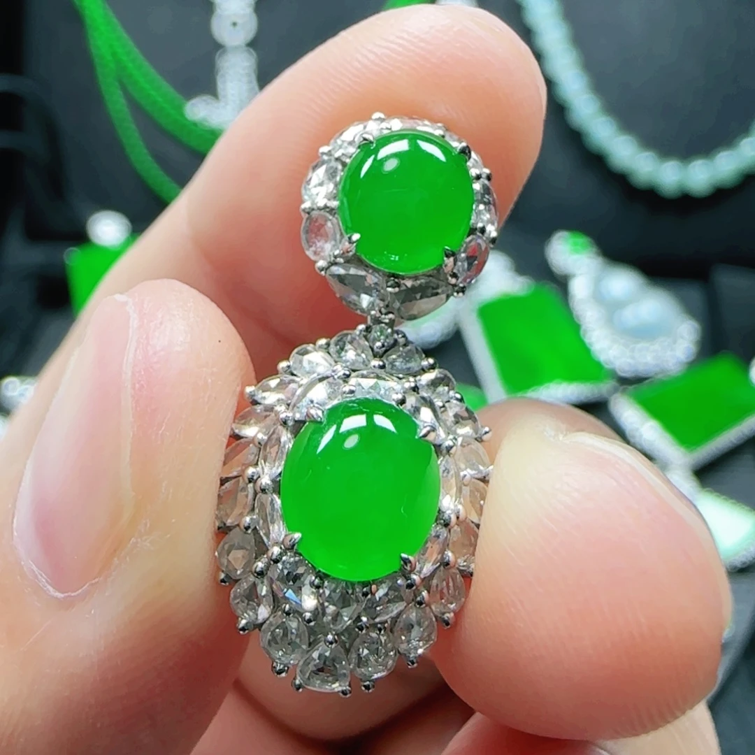 翡翠18K金镶嵌颈饰吊坠