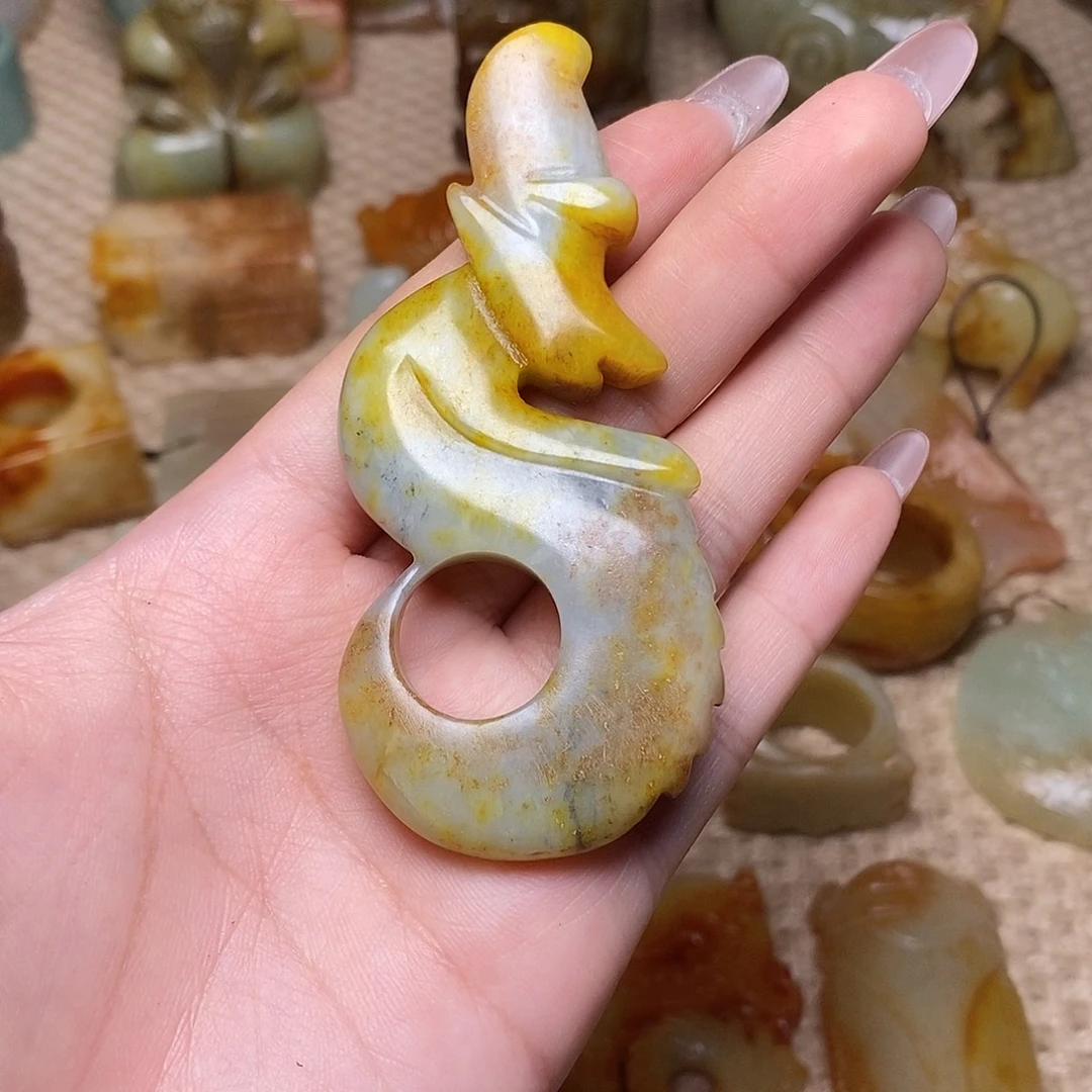 蛇纹石玉未镶嵌颈饰