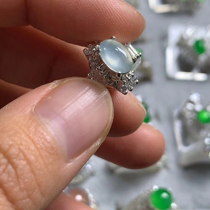 翡翠未镶嵌戒指铜托，卖裸石，需要二次镶嵌