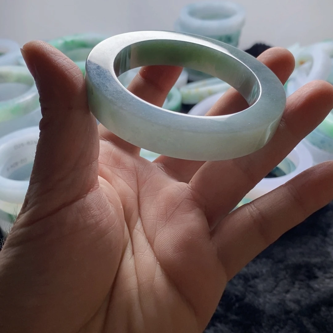 未镶嵌A货定制翡翠小*?