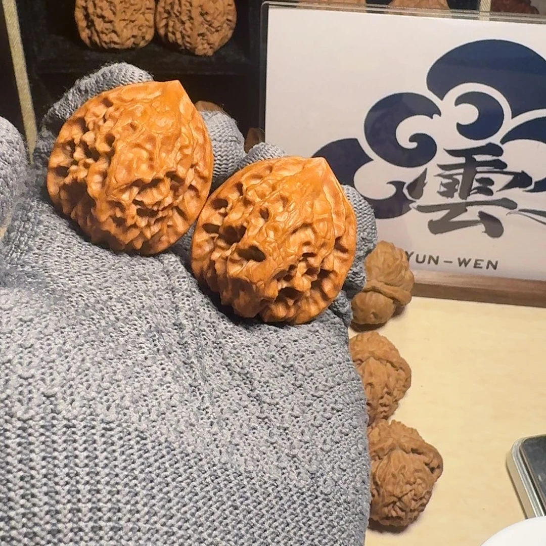 陈***迹文玩核桃吊坠玲珑