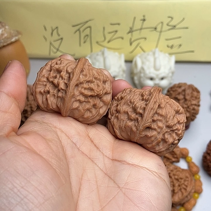 q***r文玩核桃吊坠43玉枕元宝