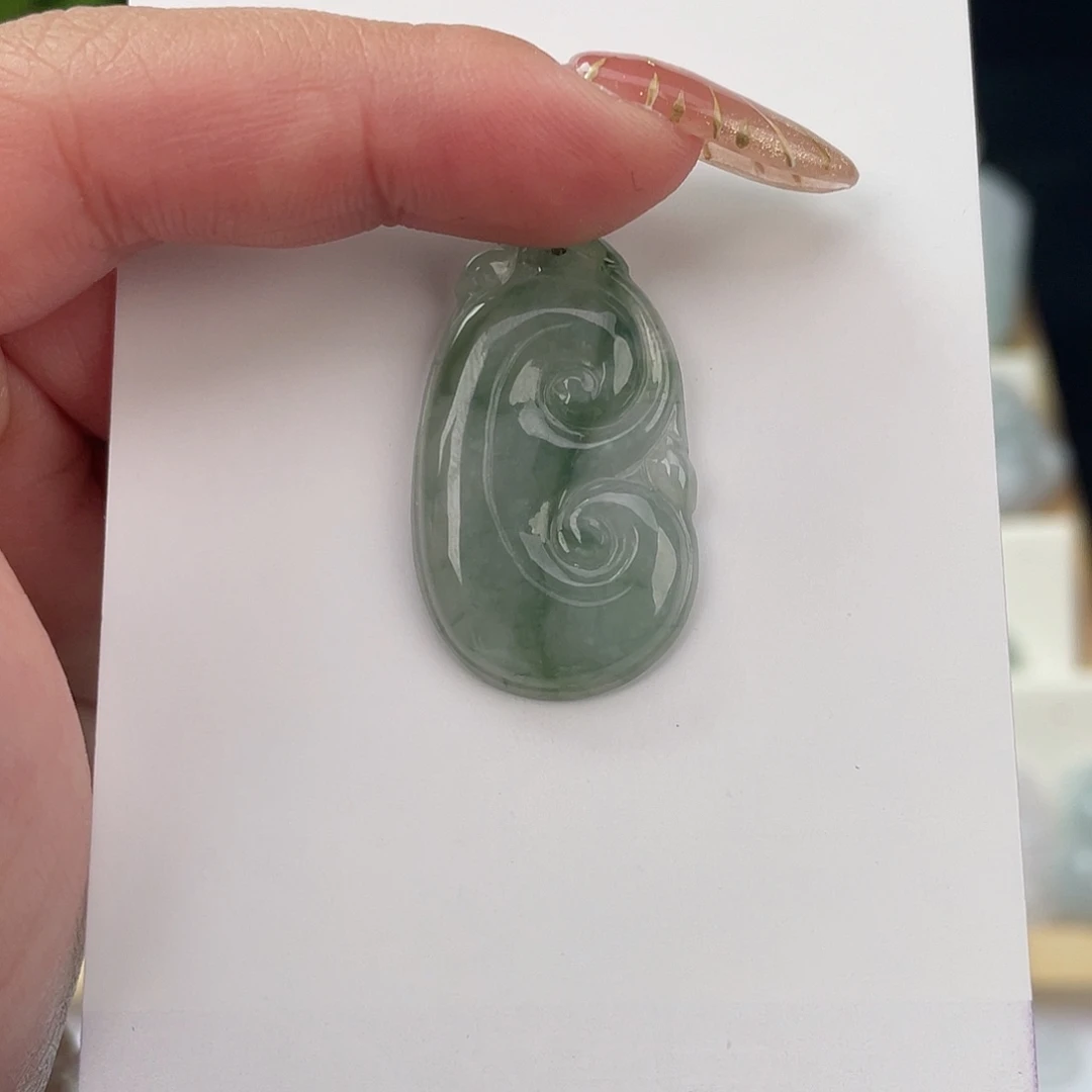 翡翠未镶嵌颈饰如意