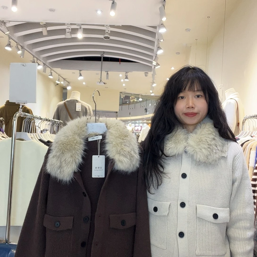 7 8563  咖色 杏色 毛领针织外套